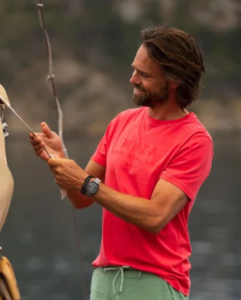 T shirt logo red tide N.Z.A.